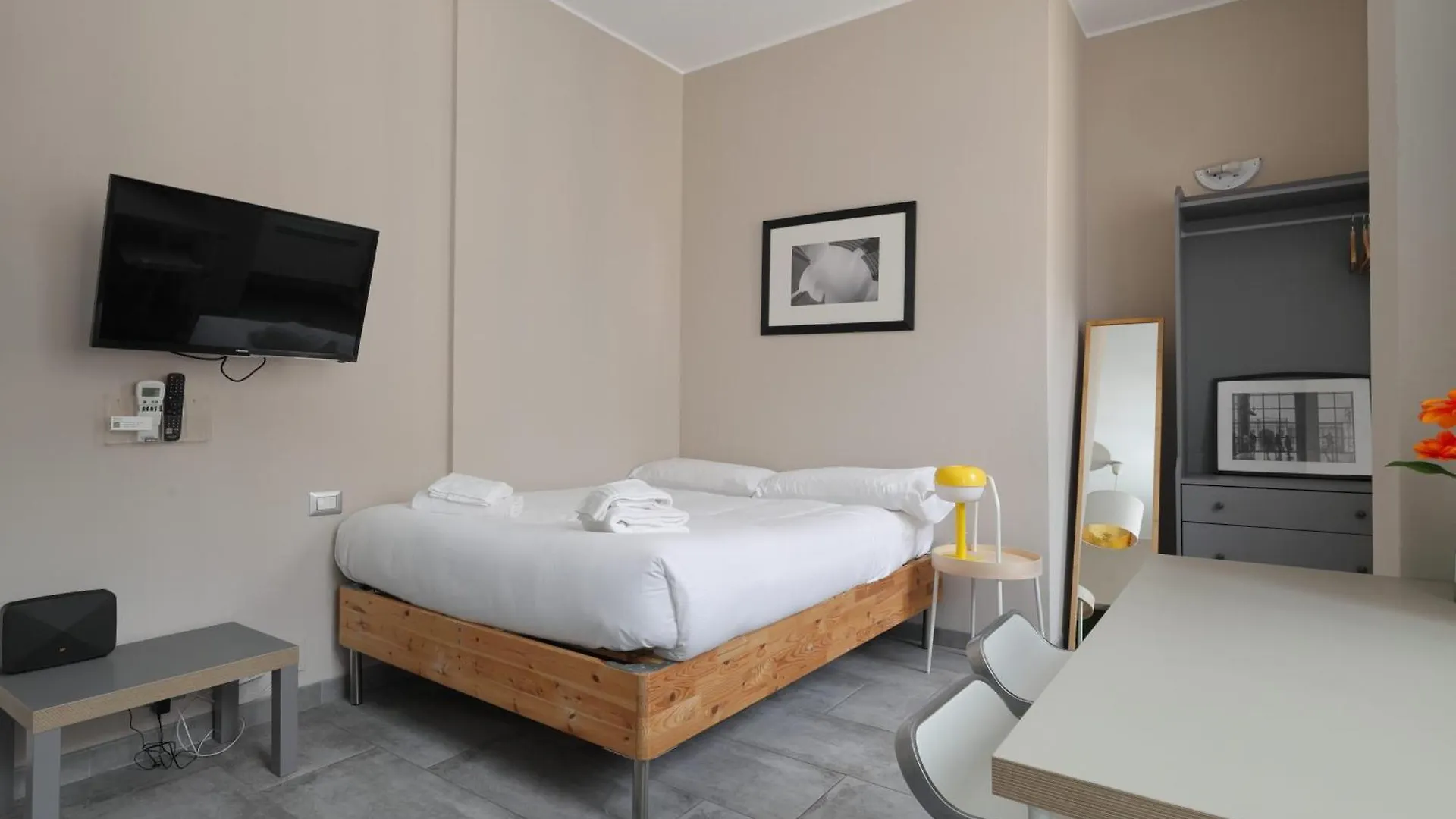 Apartment Milano Central Station Studio 33 Via Sammartini Italy